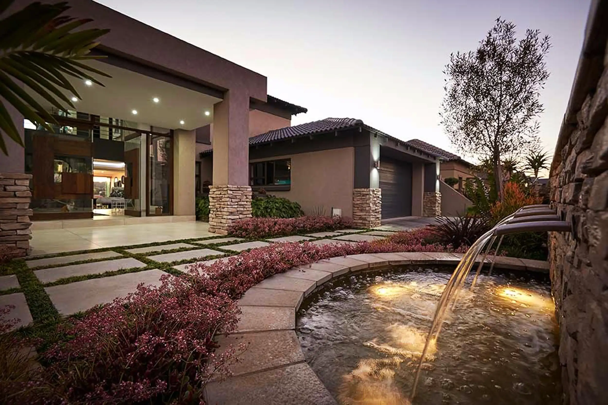 Water Features projects by Living Green Landscapes